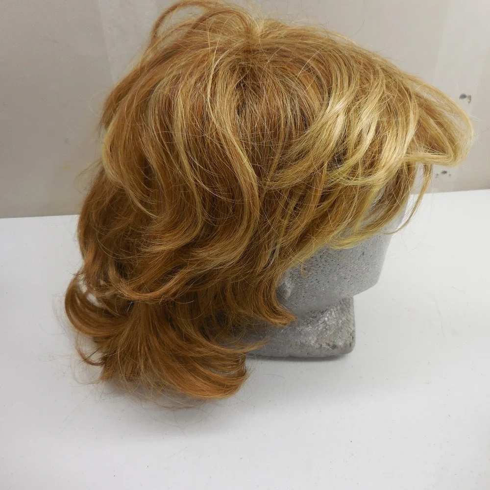 Raquel Welch Memory Cap Wig Strawberry Blonde‎ Highlighted Mid Length Layered